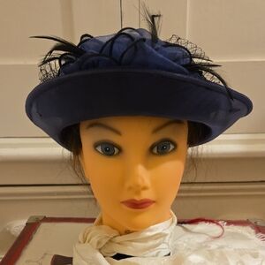 NWOT two-tone navy decorated bowler hat 👒